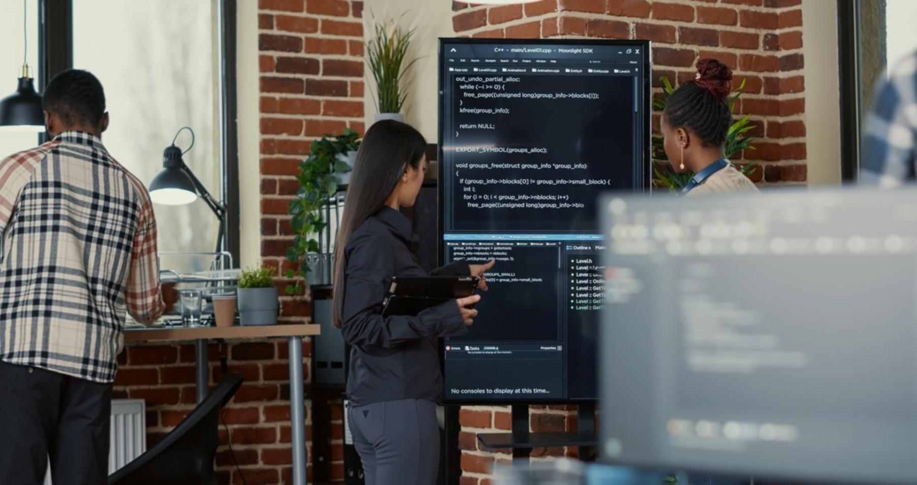Teilnehmer arbeiten an Interface Design Projekten